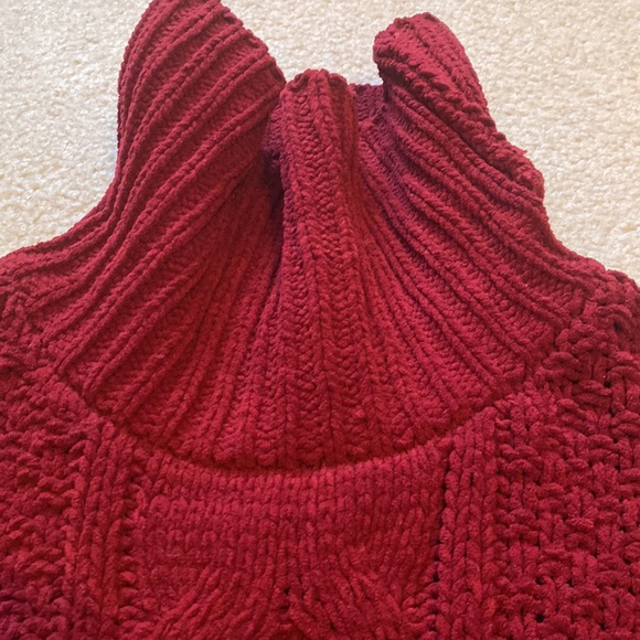 Like new Chunky cable knit red sweater - Picture 7 of 9